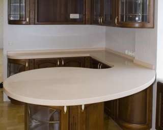 Фото Круглая кухонная столешница  молочного цвета 