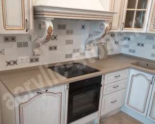Фото Угловая столешница для кухни из камня с интегрированной мойкой и радиусом 