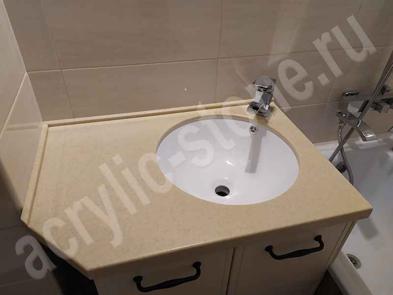 Маленькая  столешница для ванной комнаты из искусственного камня с керамической раковиной SAMSUNG STARON: фото