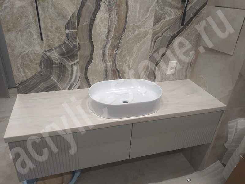 Столешница  из искусственного камня Grandex с керамической накладной раковиной для ванной комнаты: фото
