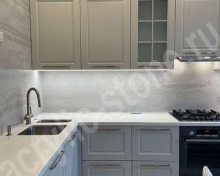 Фото Угловая кухонная столешница  из искусственного камня GRANDEX с двумя металлическими мойками 