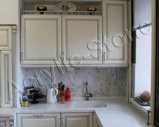 Фото Угловая нестандартная столешница для кухни со стеновой панелью