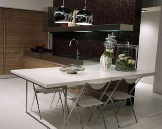 Раздвижной кухонный стол со столешницей из искусственного камня: фото