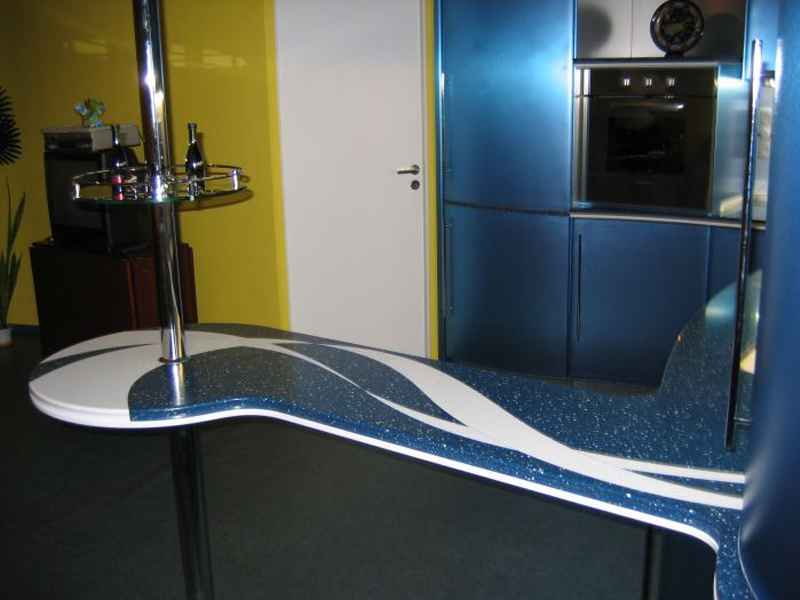 Элегантная барная стойка на маленькой кухне: фото