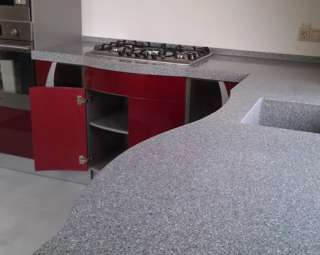 Фото Кухонная столешница из акрилового камня с интегрированной мойкой