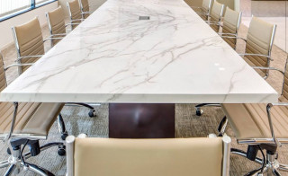Как выбрать стол из искусственного камня для конференц-зала