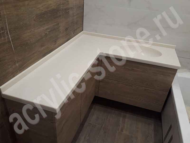 Столешница угловая для ванной комнаты из искусственного камня с интегрированной раковиной: фото