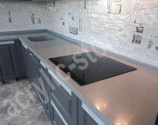 Фото Угловая столешница для кухни из искусственного камня с интегрированной мойкой