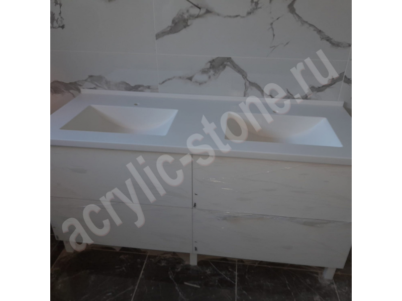 Столешница для ванной из искусственного камня LG HI-MACS с двумя литыми раковинами (лодочка): фото